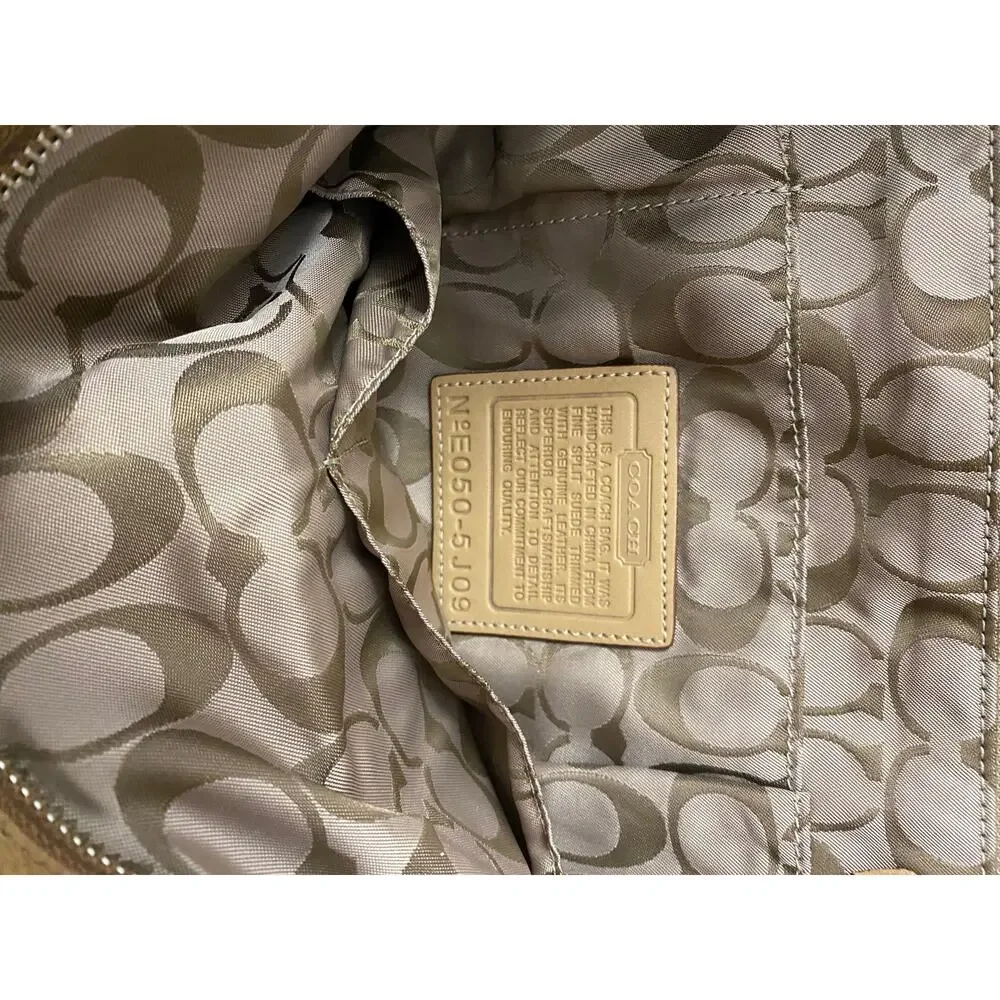 Coach like new leather tote with pochette tan - Picture 9 of 10